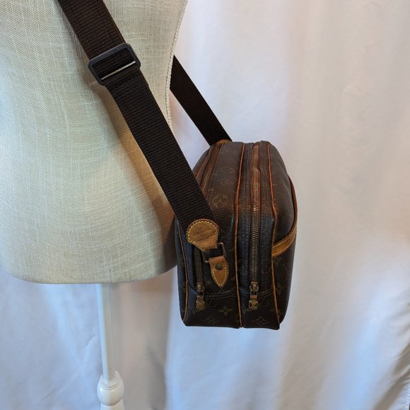 LOUIS VUITTON Crossbody Reporter PM Bag - Picture 2 of 12